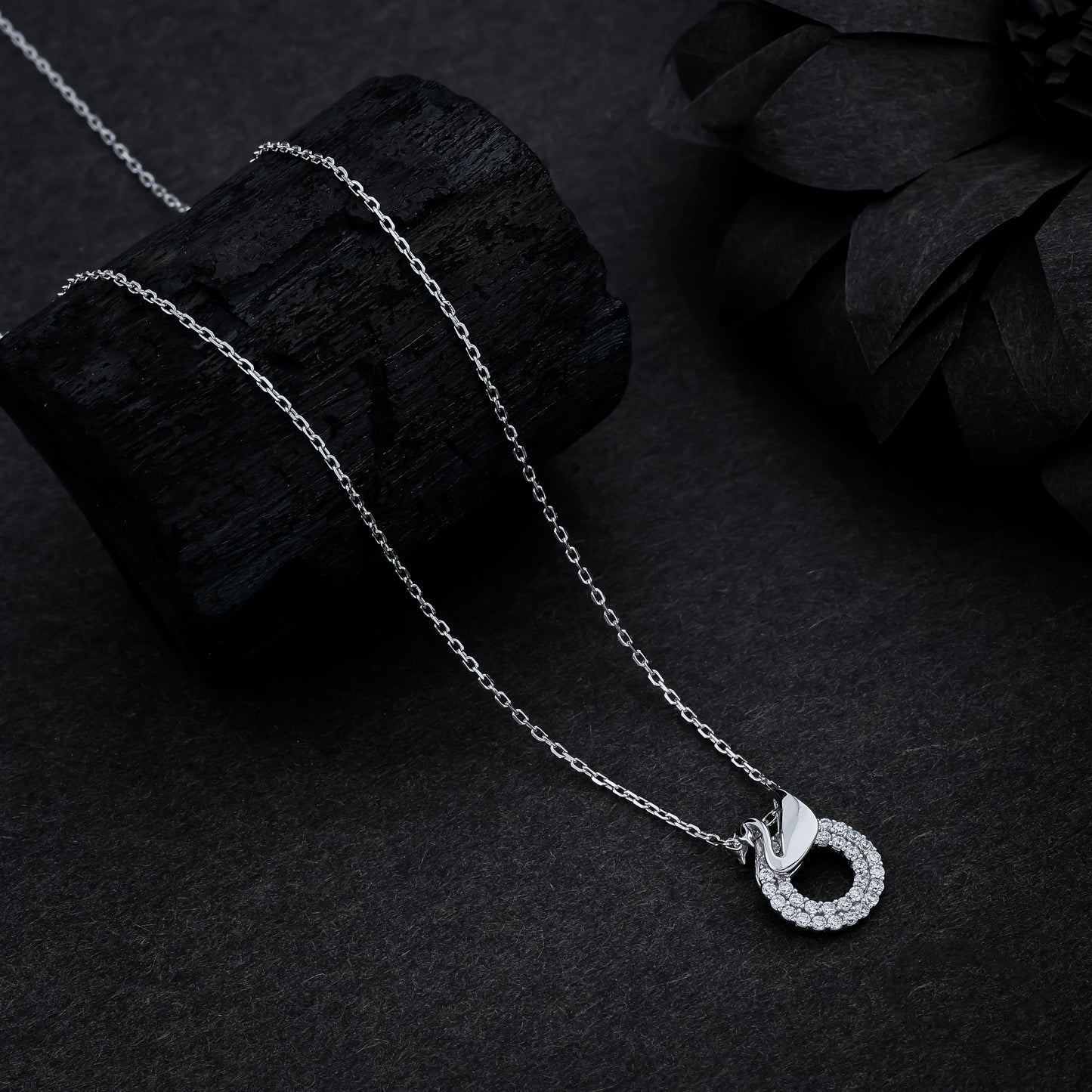 Elegant Movable Ring with Duck Pendant Necklace