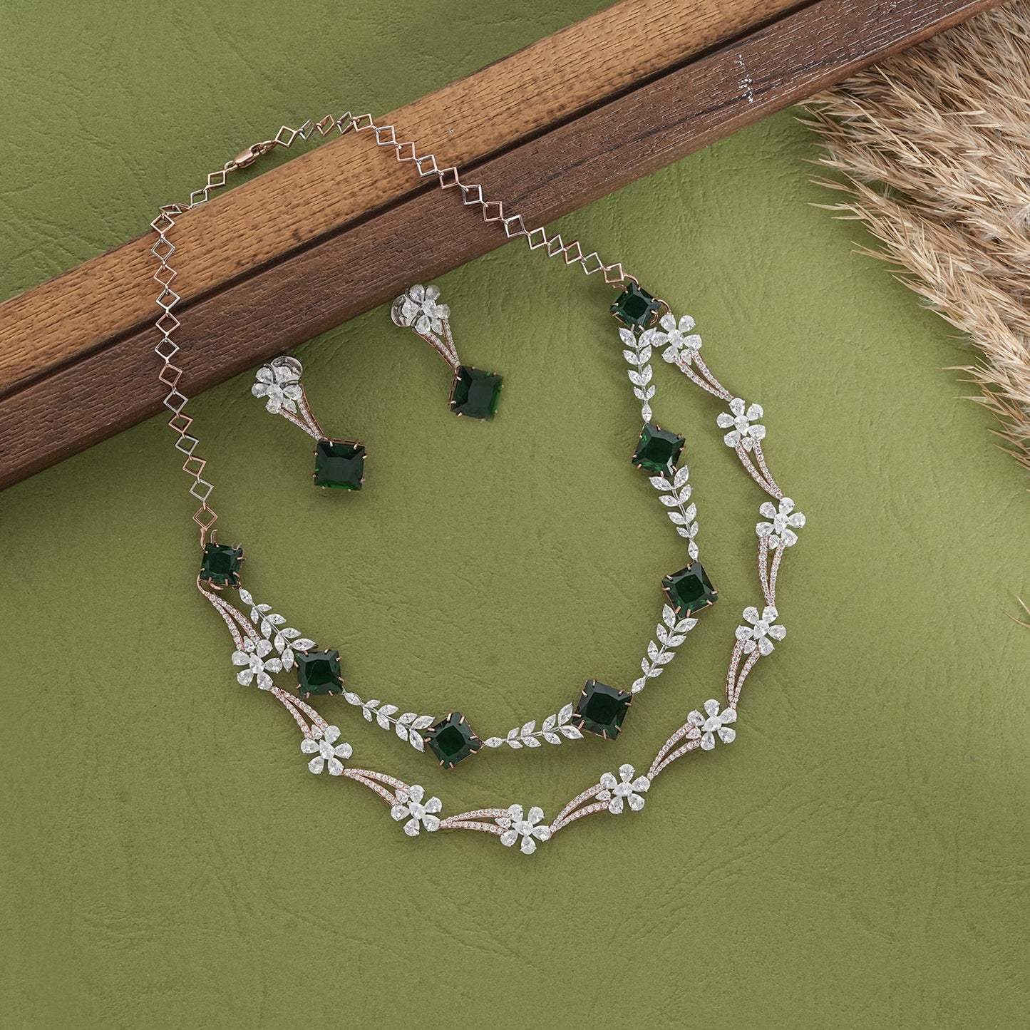 Elegant Emerald & Diamond Necklace Set