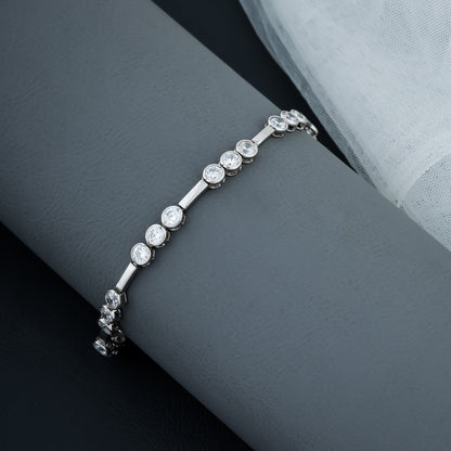 Elegant silver la-pressure bracelet