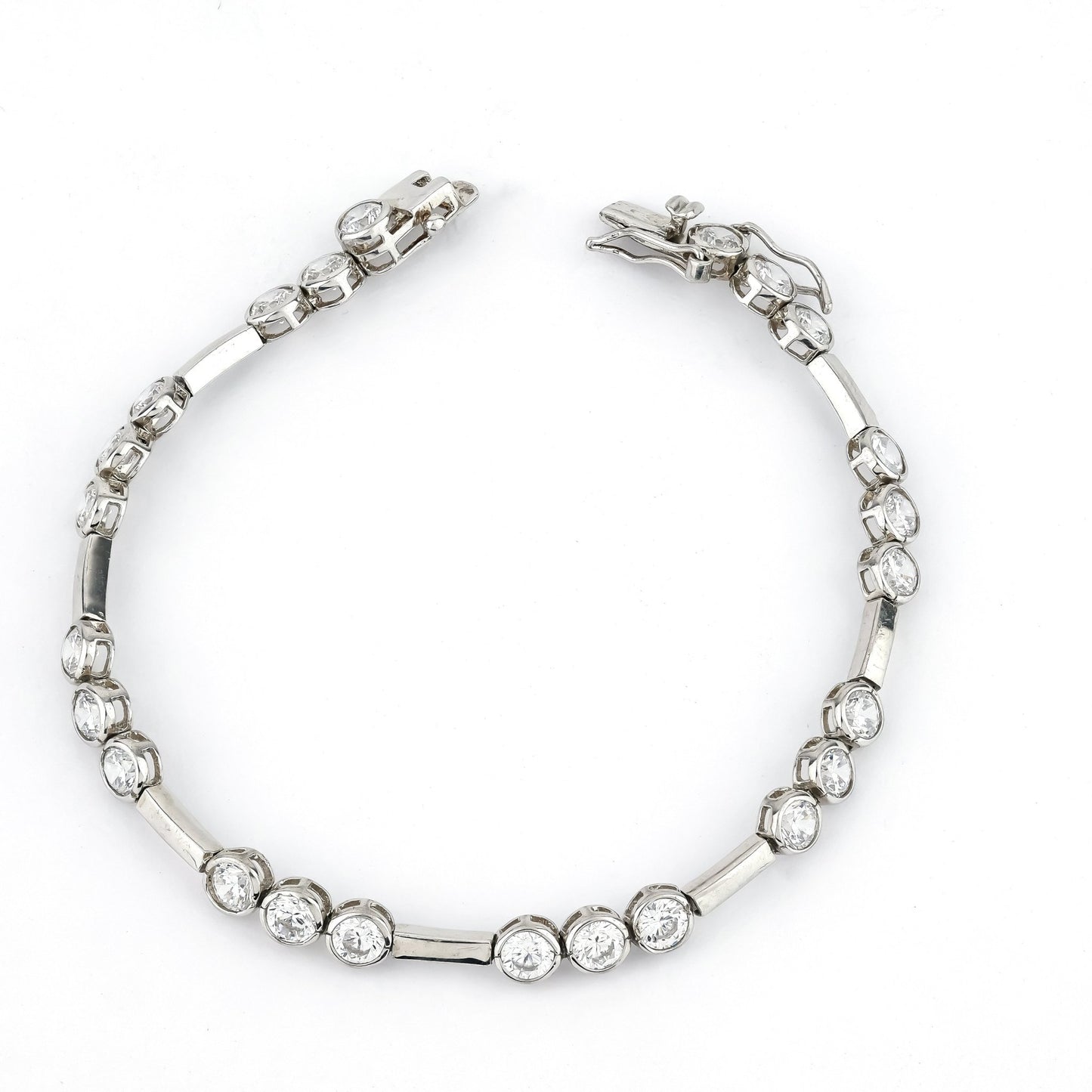 Elegant silver la-pressure bracelet