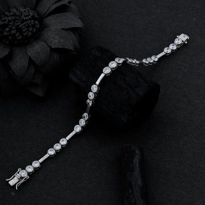 Elegant silver la-pressure bracelet