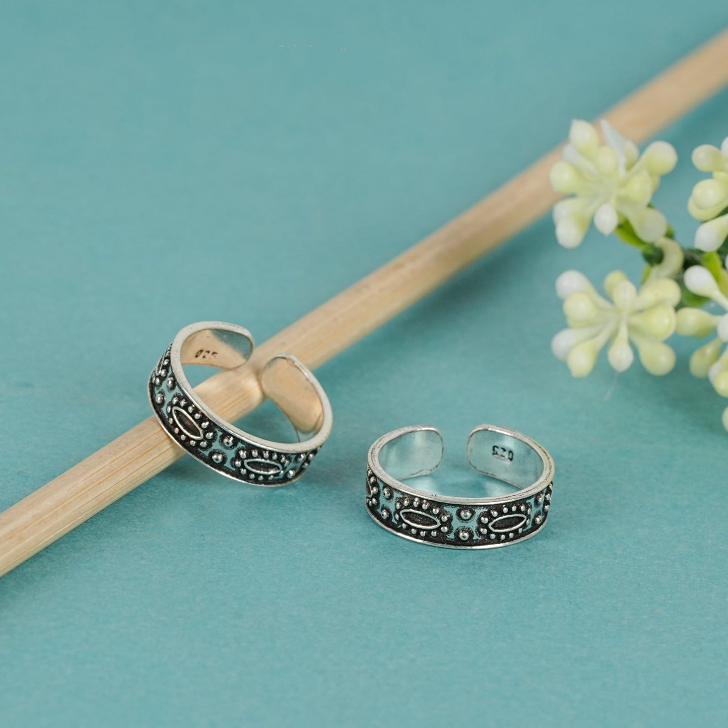 Dotted Oval  Oxidized Silver Toe Ring