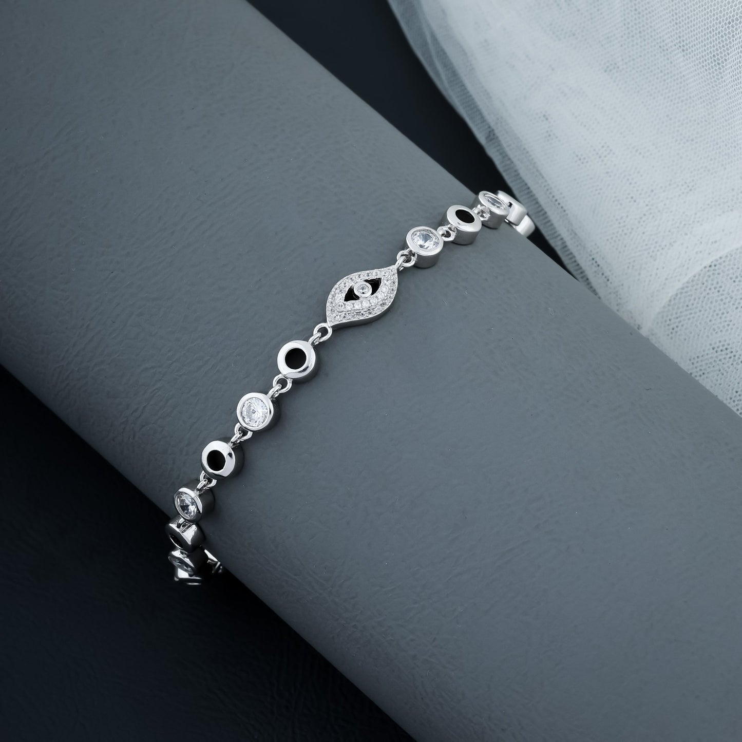 Elegant silver eye diamond bracelet